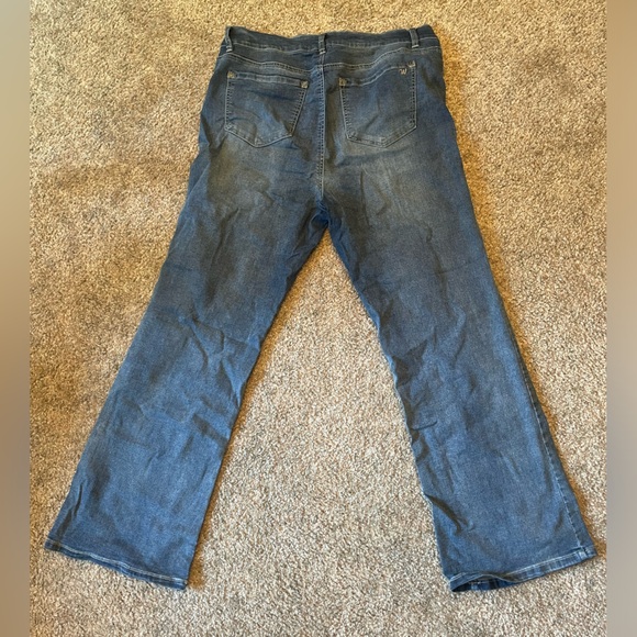 Wallflower Curvy High Rise Jeans - Picture 3 of 4